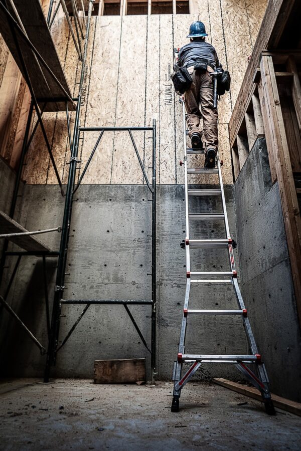 Little Giant Ladders M17 Multi 18-Feet Reach Type 1A - 300 lbs. Load Capacity Telescoping Multi-Position Ladder - Image 7