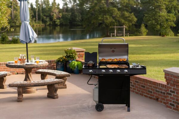Charbroil Performance Series Black 4-Burner Liquid Propane Gas Grill with 1 Side Burner - Image 9