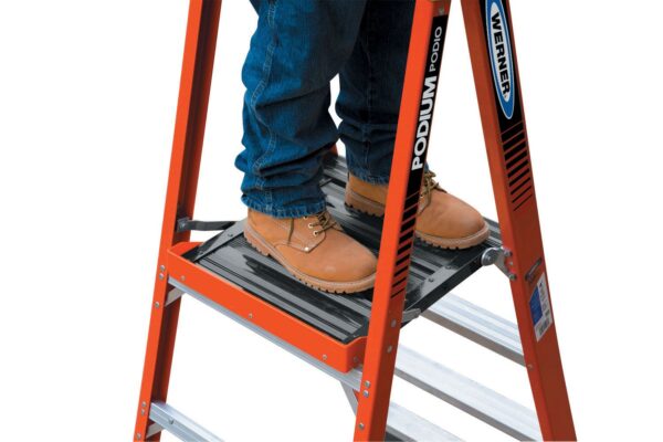 Werner PDIA00 12.0-Feet ( 16.0-Feet Reach Height ) Fiberglass Type 1A - 300 lbs. Load Capacity Podium ladder - Image 5