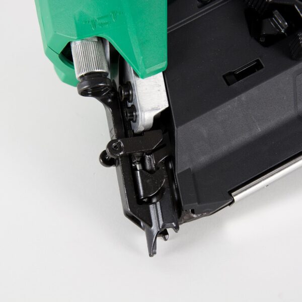 Metabo HPT MultiVolt 3-1/2-in 21 -Degree Cordless Roundhead Framing Nailer ( Battery Included ) - Image 10