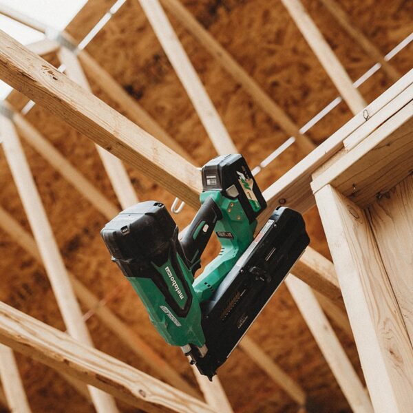 Metabo HPT MultiVolt 3-1/2-in 21 -Degree Cordless Roundhead Framing Nailer ( Battery Included ) - Image 6