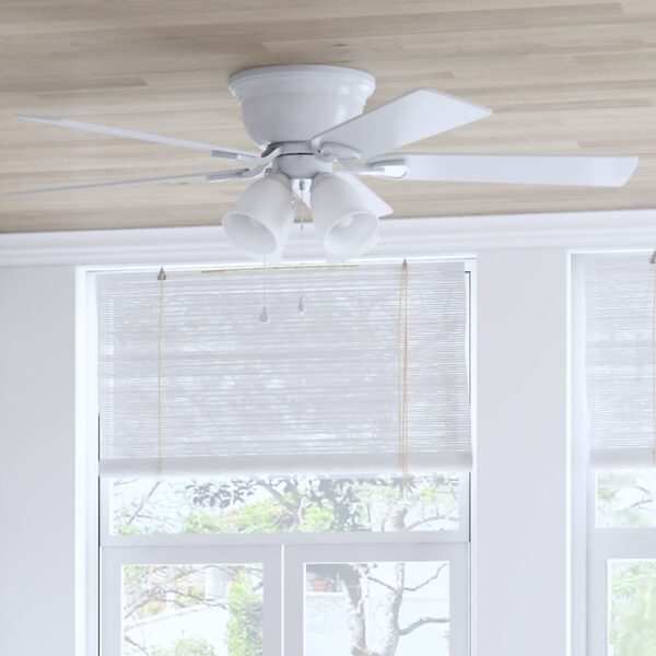 Harbor Breeze Centreville 52-Inches White with White/blonde Blades Indoor Flush mount Standard Ceiling Fan With Light ( 5 -Blade)