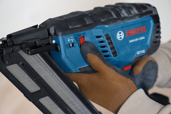 Bosch 18V Brushless 2-1/2-in 15 -Gauge Cordless Finish Nailer - Image 3