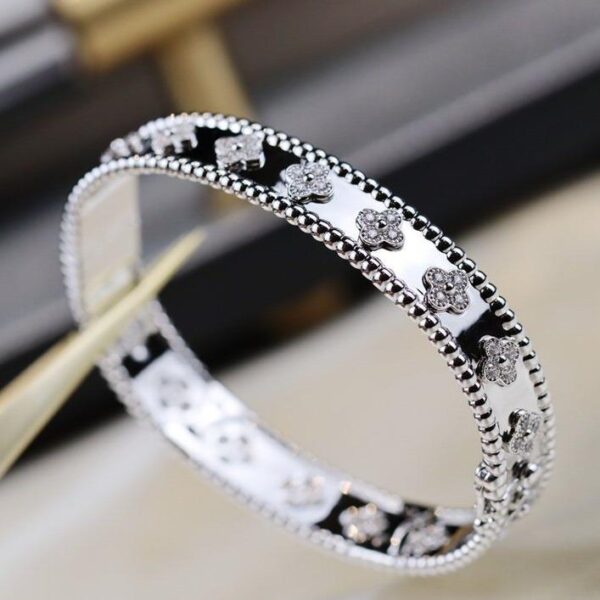 Toxse Clover Bracelet 8Mm Diamonds - Image 5