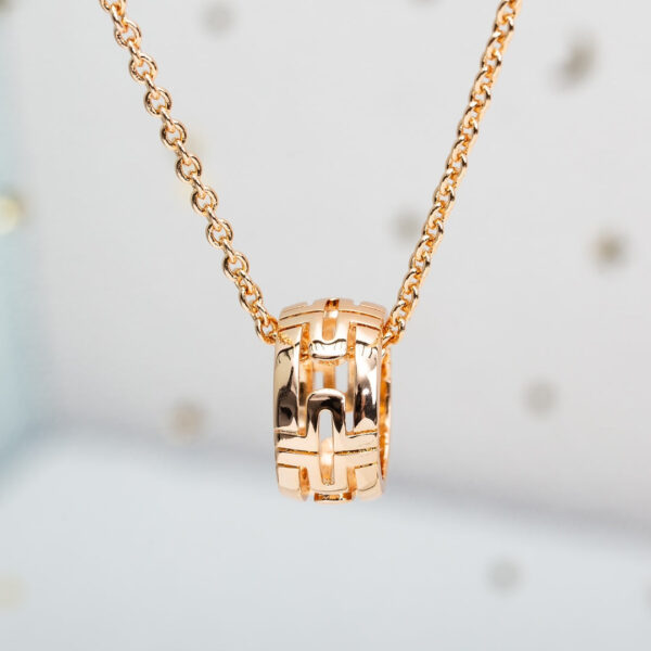 Toxse Parentesi Necklace Pink Gold - Image 2