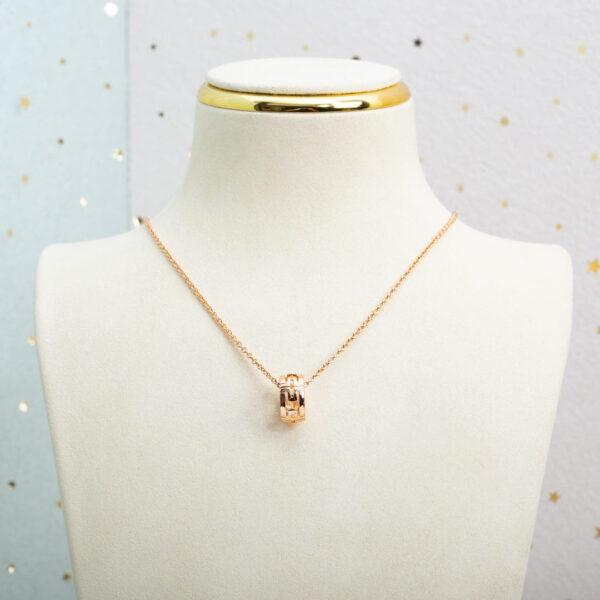 Toxse Parentesi Necklace Pink Gold - Image 4