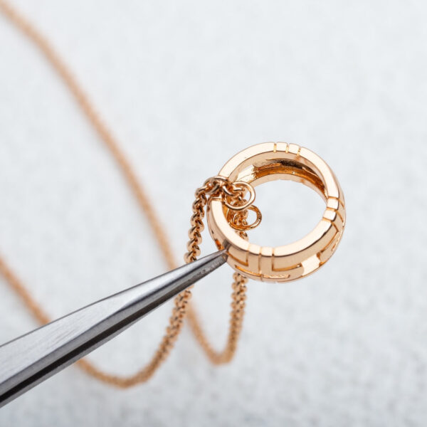 Toxse Parentesi Necklace Pink Gold - Image 3