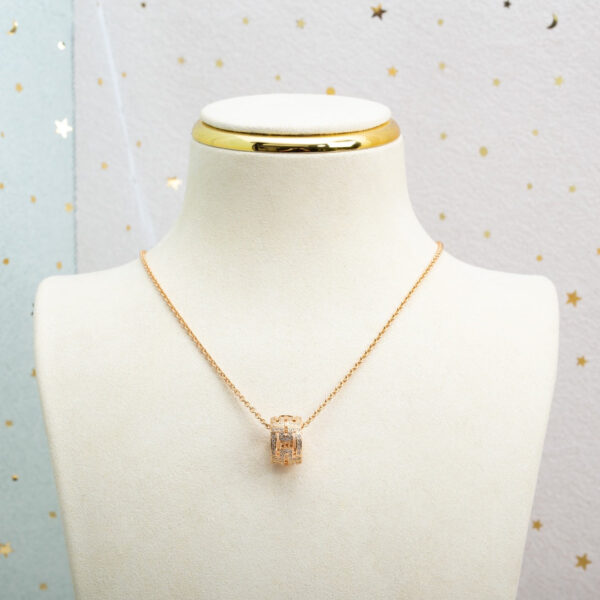 Toxse Parentesi Necklace Pink Gold Diamond - Image 3