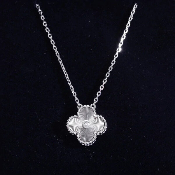 Toxse Clover Necklace Silver - Image 4
