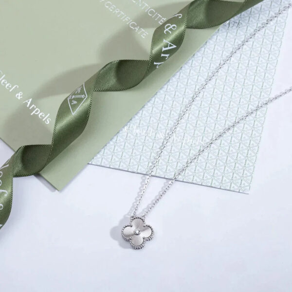 Toxse Clover Necklace Silver - Image 7