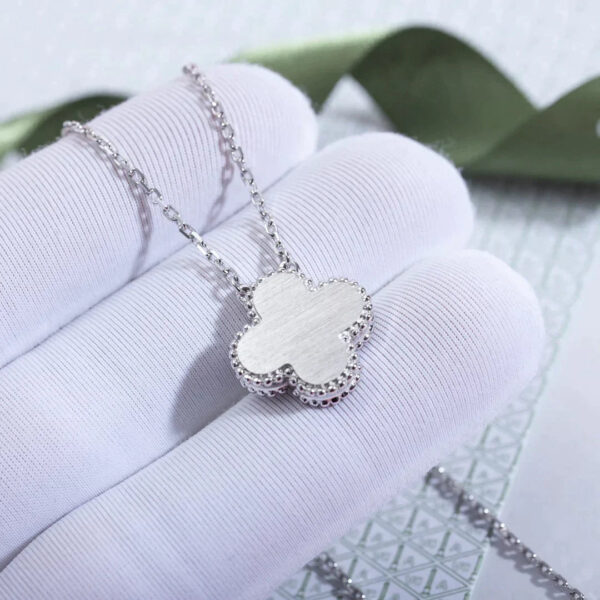 Toxse Clover Necklace Silver - Image 8