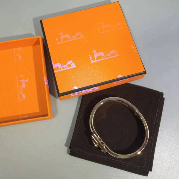 Toxse H Red Bracelet - Image 2