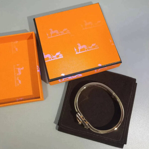 Toxse H Rouge Bracelet - Image 3