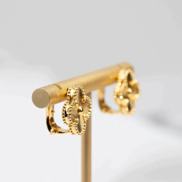 Toxse Vintage Clover Earrings Gold - Image 4