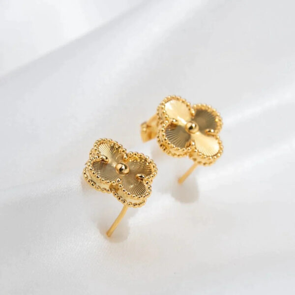 Toxse Vintage Clover Earrings Gold - Image 5