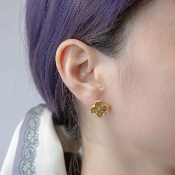 Toxse Vintage Clover Earrings Gold - Image 7