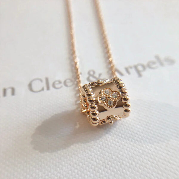 Toxse Perlee Pedant Pink Gold Necklace - Image 6
