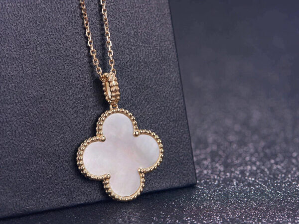 Toxse Clover Pink Gold Necklace - Image 5
