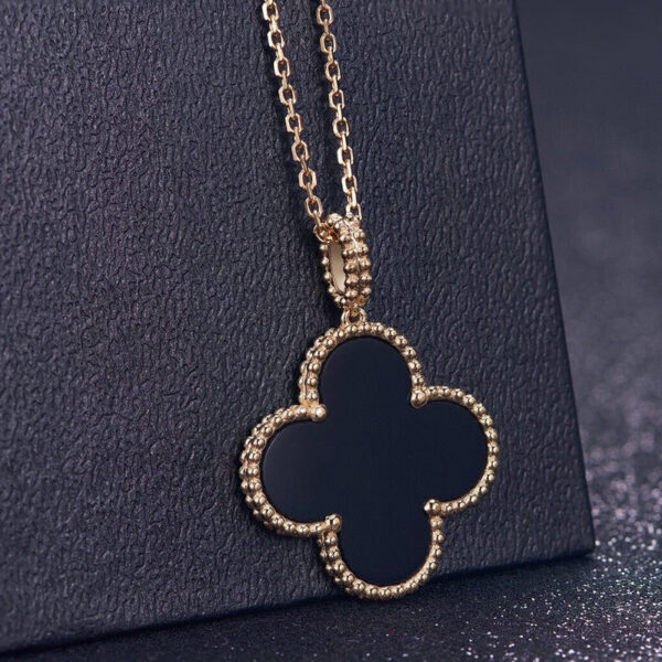 Toxse Clover Pink Gold Necklace - Image 4