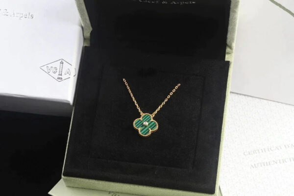 Toxse Clover Clover Pendant Malachite Gold Necklace - Image 5