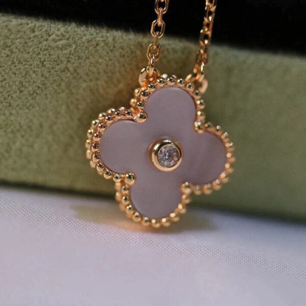 Toxse Clover Necklace Gold Diamond - Image 6