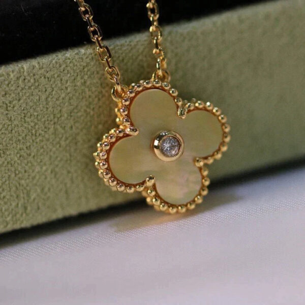Toxse Clover Necklace Gold Diamond - Image 3