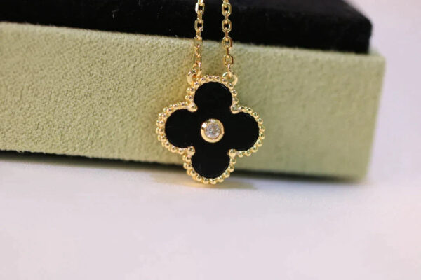 Toxse Clover Necklace Gold Diamond Onyx - Image 3
