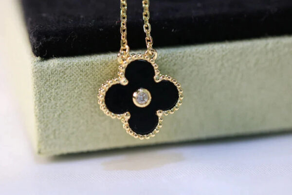 Toxse Clover Necklace Gold Diamond Onyx - Image 4
