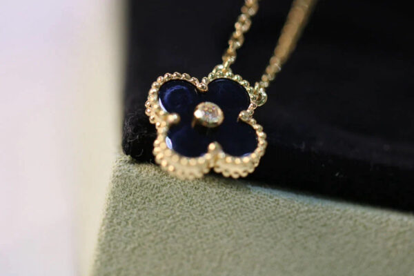 Toxse Clover Necklace Gold Diamond Onyx - Image 5