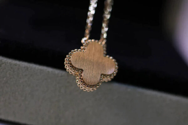 Toxse Clover Necklace Gold Diamond Onyx - Image 6