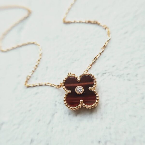 Toxse Clover Gold Carnelian Clover Necklace - Image 5