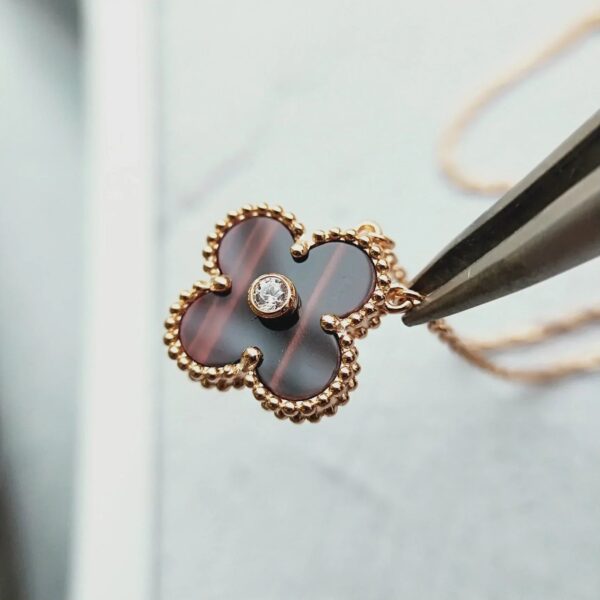 Toxse Clover Gold Carnelian Clover Necklace - Image 9