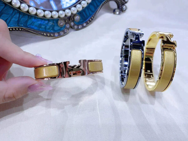 Toxse H Champagne Bracelet - Image 3