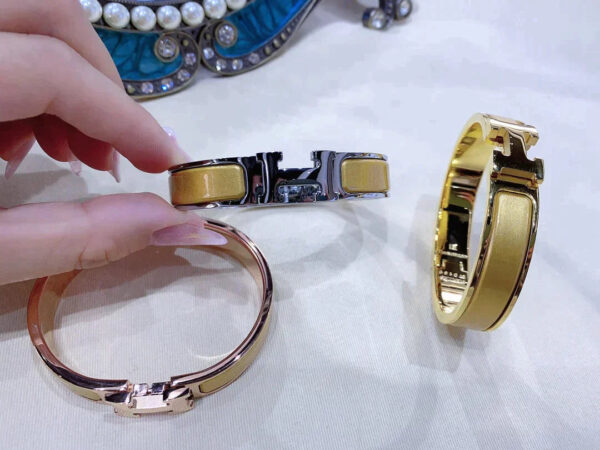Toxse H Champagne Bracelet - Image 4