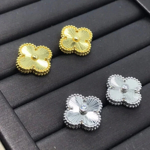 Toxse Clover Stud Diamond Earrings - Image 5