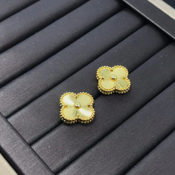 Toxse Clover Stud Diamond Earrings - Image 3