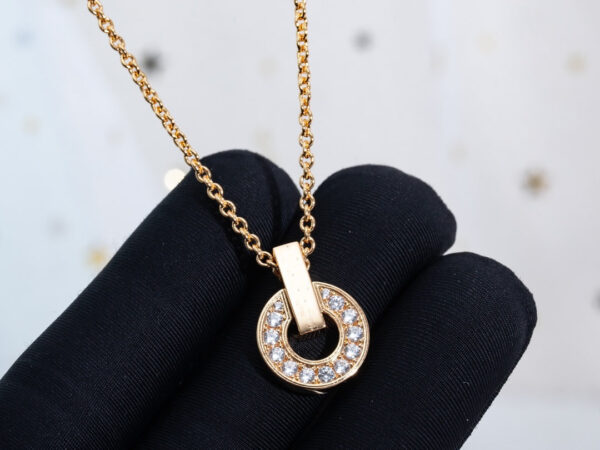 Toxse Gari Necklace Pink Gold Diamond - Image 4