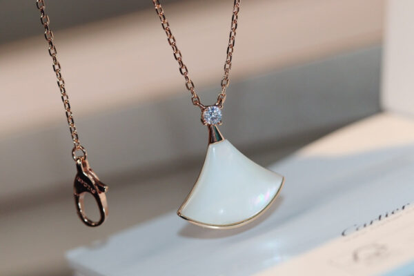Toxse Dream Necklace White Mop Pink Gold 1 Diamond - Image 3