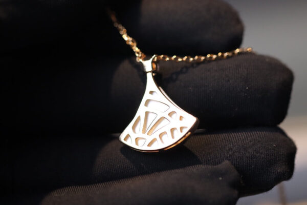 Toxse Dream Necklace White Mop Pink Gold 1 Diamond - Image 6