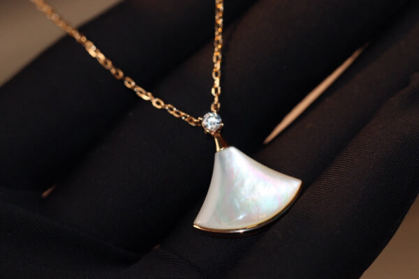 Toxse Dream Necklace White Mop Pink Gold 1 Diamond - Image 10
