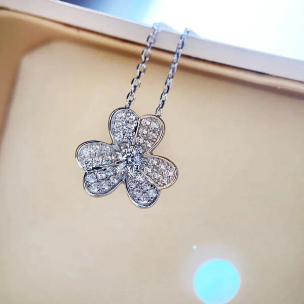 Toxse Clover Diamond Necklace Silver - Image 3