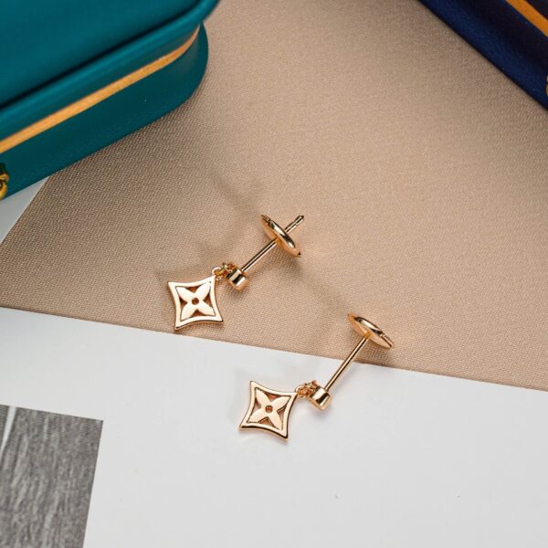 Toxse Star Earrings Gold - Image 5