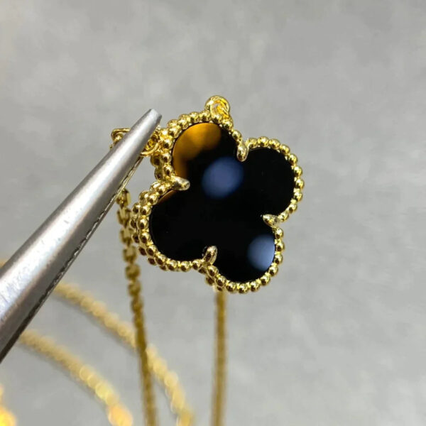 Toxse Clover Pendant Onyx Necklace - Image 5