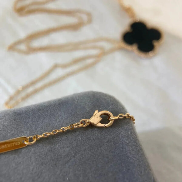 Toxse Clover Necklace Gold Onyx - Image 7