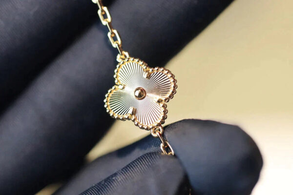 Toxse Clover 20 Motifs Diamond Gold Necklace - Image 11
