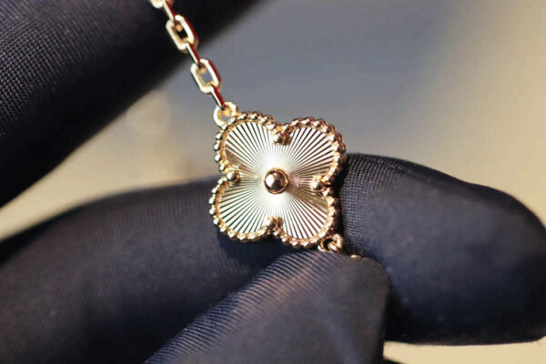 Toxse Clover 20 Motifs Diamond Gold Necklace - Image 10