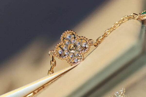 Toxse Clover 20 Motifs Diamond Gold Necklace - Image 8