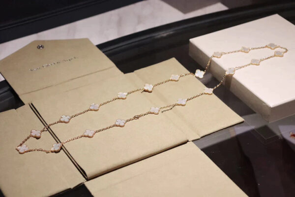 Toxse Clover 20 Motifs White Mop Gold Necklace - Image 4