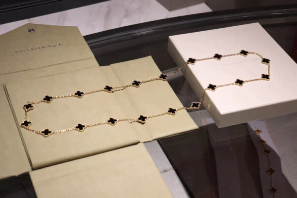 Toxse Clover 20 Motifs Onyx Gold Necklace - Image 3