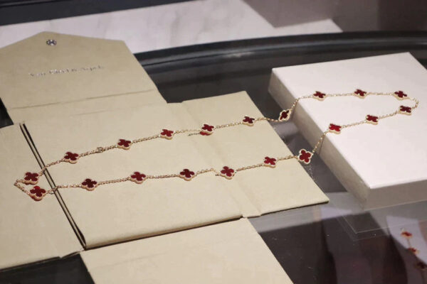 Toxse Clover 20 Motifs Carnelian Gold Necklace - Image 3